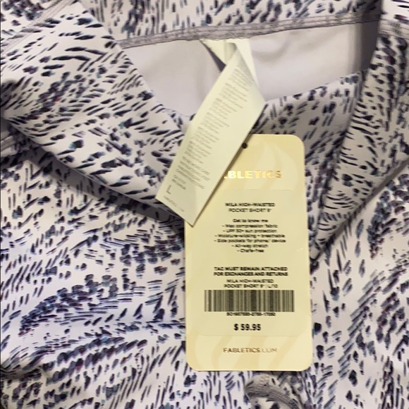 Fabletics MILA High-Waisted Pocket Short 9” NWT M - Picture 6 of 7